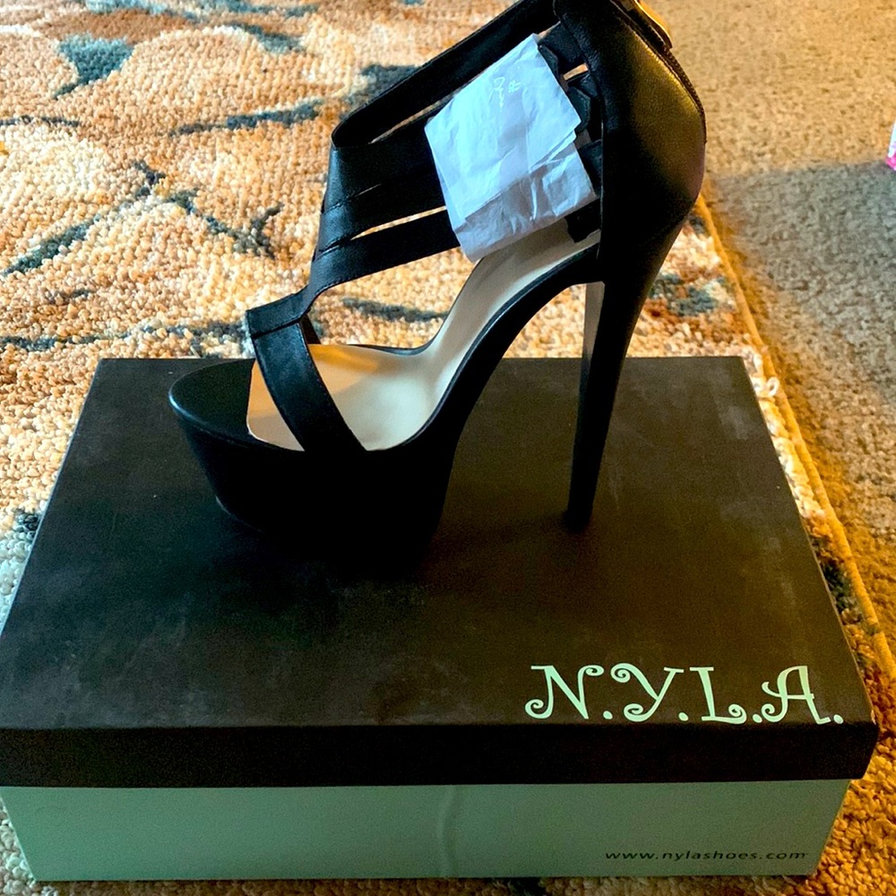 N.Y.L.A platform heels brand new never worn